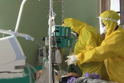 "Люди лежат в коридоре, кислород отбирают силой": врачи раскрыли, что происходит в больницах