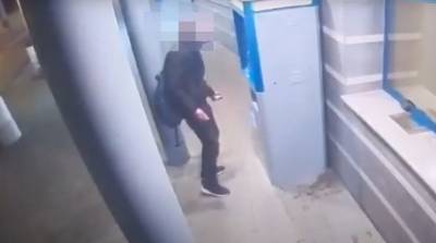 В Минске пьяный мужчина повредил терминал самообслуживания