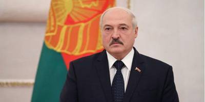 Под угрозой бело-красный флаг. Лукашенко намерен искоренить «героизацию нацизма» в Беларуси