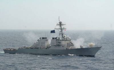 В российском Минобороны утверждают, что американский эсминец вторгся в территориальные воды страны