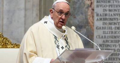 "Думают только о себе": папа Римский обвинил антимасочников в эгоизме
