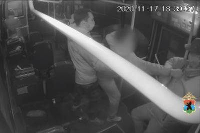 Арестован петрозаводчанин, избивший пассажира в автобусе