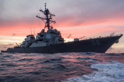 Российский адмирал назвал хамством вторжение в российские воды эсминца США