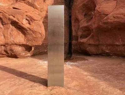 В США посреди пустыни обнаружили загадочный металлический монолит (ВИДЕО)