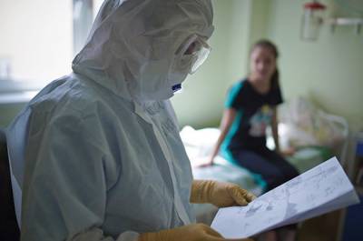 Правительство продлило выплаты оказывающим помощь больным коронавирусом до конца 2021 года