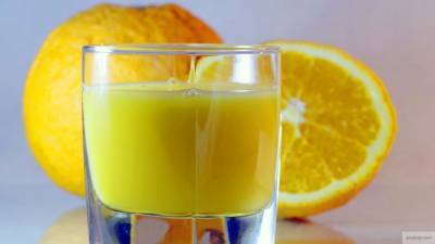 Ученые порекомендовали пить апельсиновый сок для защиты от коронавируса