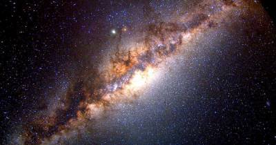 Ученые выяснили, что Млечный Путь вытягивается и скручивается