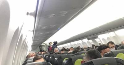 Самолет из-за драки развернулся на взлетно-посадочной полосе в Пулково