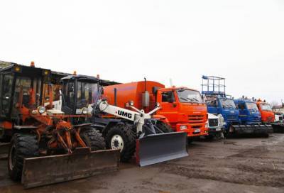 К зиме готовы: новые грейдер и трактор будут бороться с наледью в Волхове