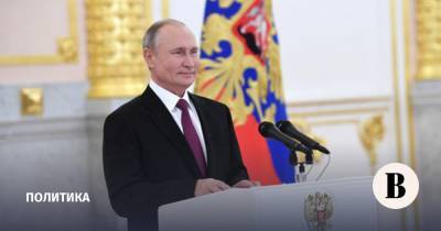 Владимир Путин впервые с начала пандемии принял грамоты у послов