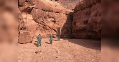 "Подарок марсиан": посреди пустыни в США обнаружили загадочный объект