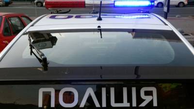 На Украине пьяный полицейский протаранил автомобилем детскую площадку