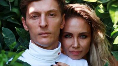 «Восемь лет вместе»: Воля и Утяшева показали, как отметили жестяную свадьбу