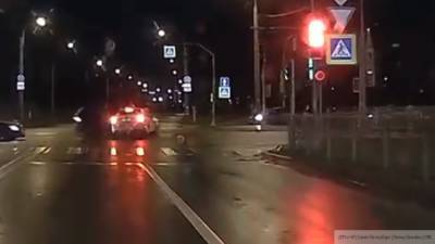 Водитель спасся из горящего авто во время ДТП на площади Победы в Минске