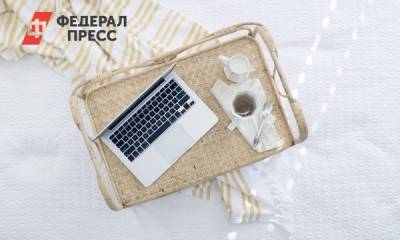 Россиян предостерегли от работы с ноутбуком в кровати