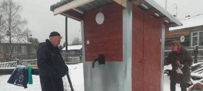 Жители северного поселка в Карелии сами отремонтировали уличные колонки (ФОТО)