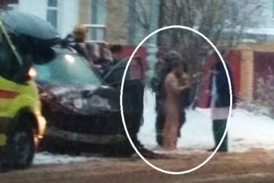 Нудист...: в Костроме водитель Лексуса был за рулем абсолютно голый
