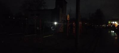 Дети просят вернуть освещение в игровой городок в райцентре в Карелии (ВИДЕО)