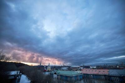 Облачная с прояснениями погода установится в Москве в среду