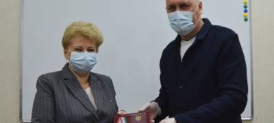Экс-мэр Костомукши получила медаль за заслуги перед Карелией