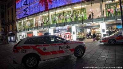 Швейцарка напала с ножом на двух женщин в торговом центре