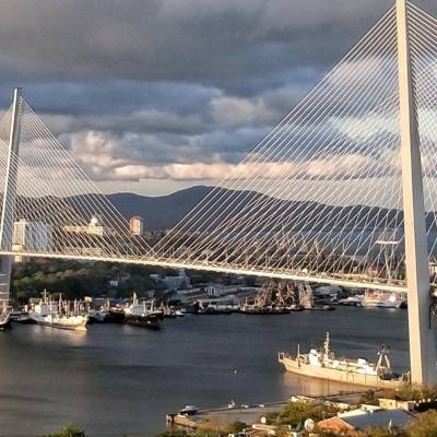 Владивосток: Движение под Золотым мостом закрывают на неопределенное время