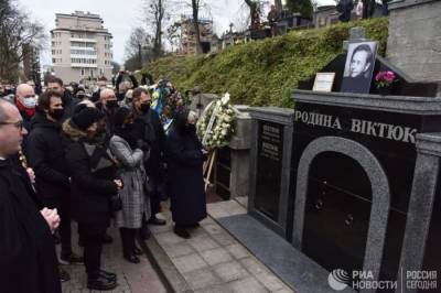 Романа Виктюка похоронили в семейном склепе во Львове
