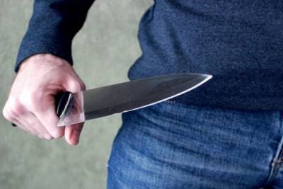 Комсомольчанин заступился за подругу и ударил обидчика ножом в живот