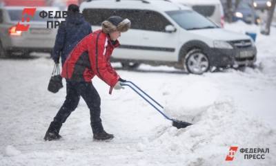 Попались: в Новом Уренгое дорожную плитку клали на снег