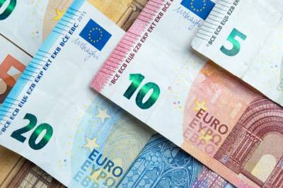 Курс валют на 25 ноября: евро резко упал в цене после длительного роста, доллар – стабильный