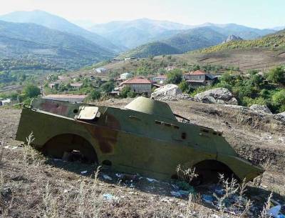 Армянские военные подорвали здания воинской части в районе Карабаха, переходящем Баку