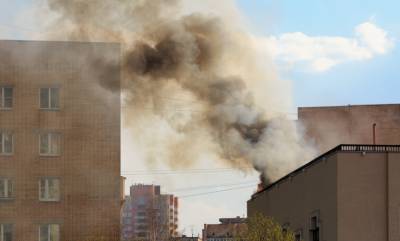Пожар вспыхнул в многоэтажке Петрозаводска