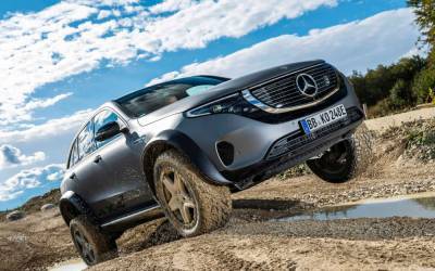 Первое видео нового внедорожника Mercedes-Benz