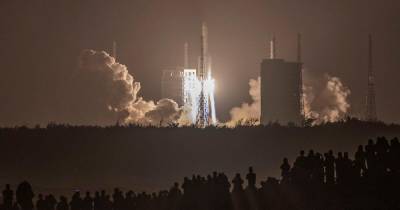 Третьи после СССР и США: Китай отправил на Луну ракету, которая вернется на Землю с лунной почвой