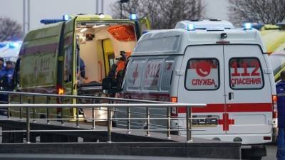 Видео: Автомобиль консульства Литвы сбил женщину на переходе в Петербурге