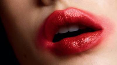 10 ошибок в макияже губ: говорит звездный визажист
