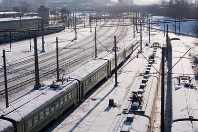 Двух российских детей по дороге в школу сбил поезд