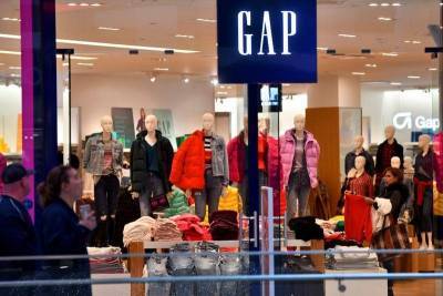 Gap не дотянула до прогнозов в 3 кв из-за роста расходов при переходе на онлайн-продажи