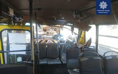 В Одессе автокран врезался в маршрутку с пассажирами