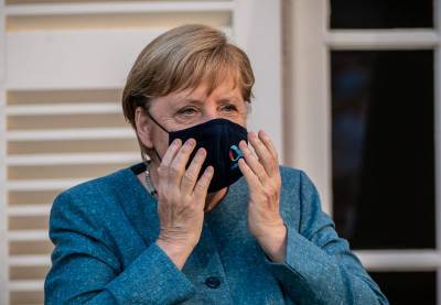 Неизвестный за рулем автомобиля протаранил ворота резиденции Меркель
