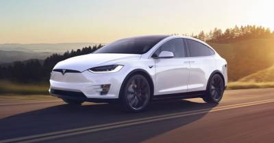 Хакер смог взломать Tesla Model X с помощью Bluetooth