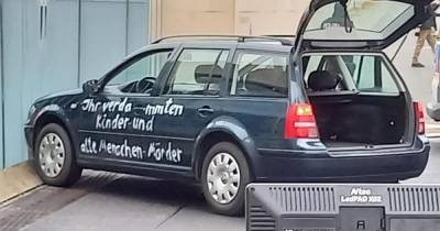 "Убийцы детей и стариков": фото машины, врезавшейся в офис Меркель