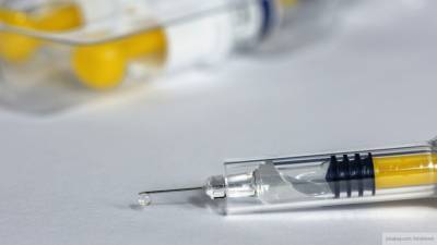 Вирусолог опроверг данные о наличии чипов в вакцине от коронавируса