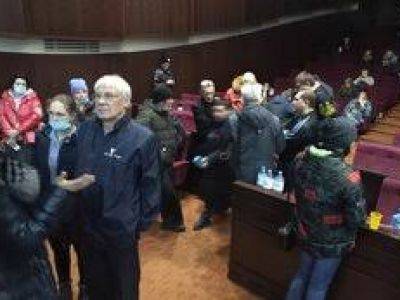 Протестующие Новокузнецка захватили мэрию и ночуют в ней уже трое суток