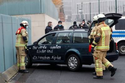 Автомобиль врезался в ворота канцелярии Ангелы Меркель