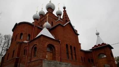 Церкви Серафима Саровского в Петергофе вернули исторический облик