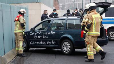 Полиция Берлина не рассматривает инцидент у ворот офиса Меркель как теракт