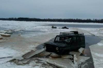Водолазы нашли тело пятимесячной пассажирки автомобиля, провалившегося под лёд в Югре