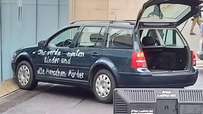 В Берлине автомобиль умышленно въехал в ворота ограждения резиденции Ангелы Меркель