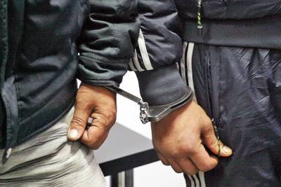 В Ростове-на-Дону задержали двух братьев, отобравших у прохожего сумку с деньгами
